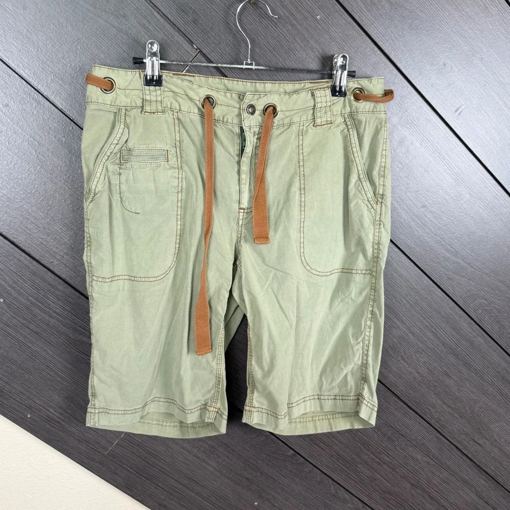 Sahalie Women's Medium Green Bermuda Shorts Cotton Stretch Belted Hiking